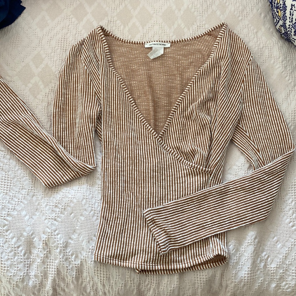 Medium long cropped long sleeve V Neck Tan and White stripped